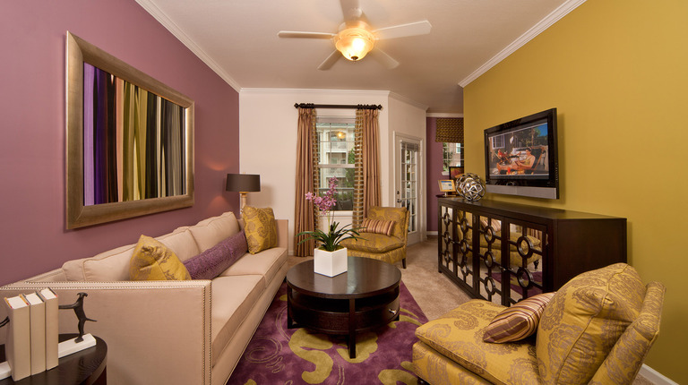 Living Room with 9-ft Ceiling and Crown Molding